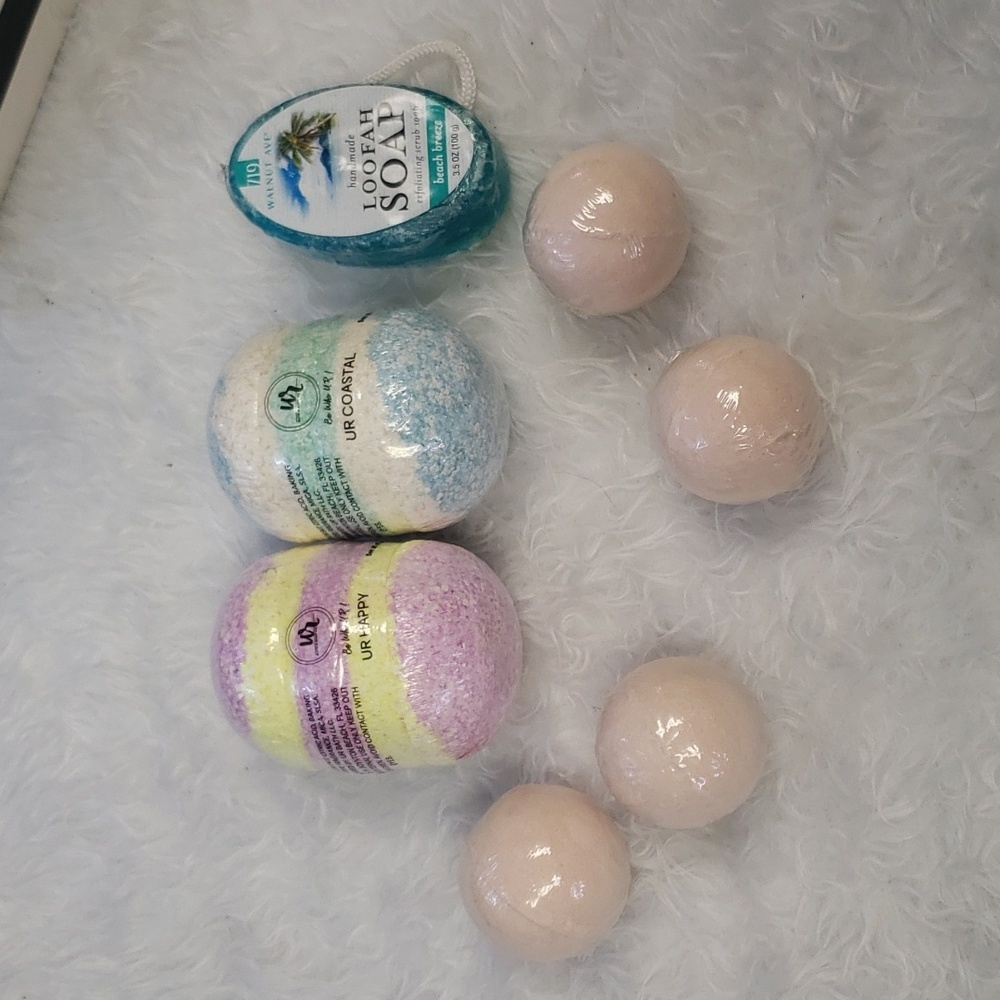 7 Piece Bath Bombs Bath & Body Bundle - Picture 1 of 6
